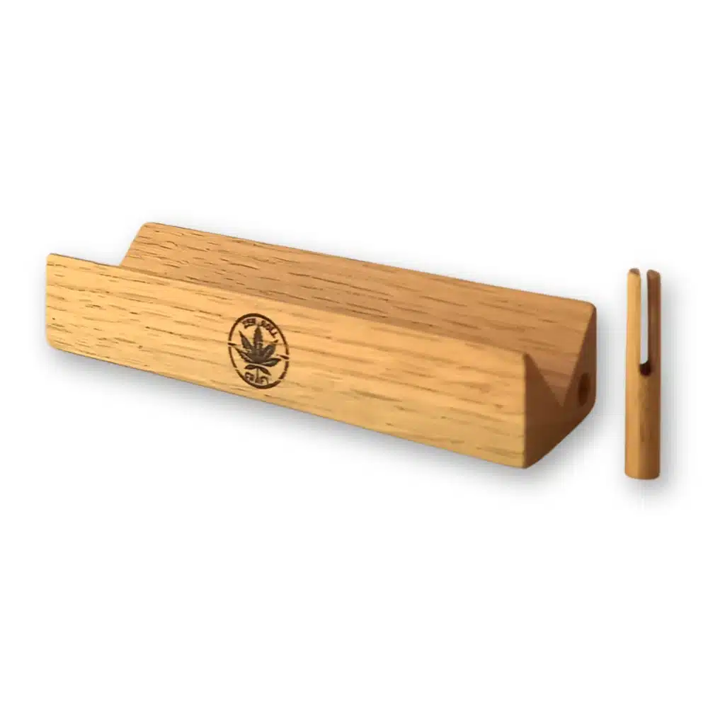 rollking-bois clair-support-de-roulage-pour-cbd-tasseur-sorti RollKing - support de roulage pour CBD tasseur bois placé à côté