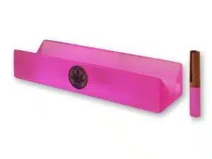 RollSpace rose - accessoire pour rouler le CBD en époxy avec son tasseur rose placé à côté