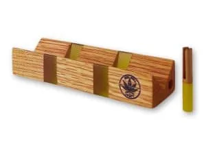 RollTwin jaune - support de roulage original en bois & époxy avec tasseur jaune placé à côté